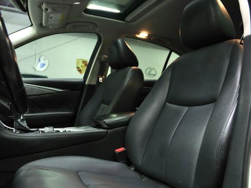 Used 2017 INFINITI Q50 2.0t w/ Moonroof Package RWD image 22
