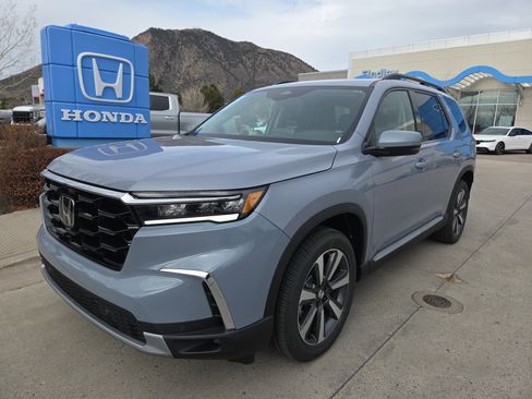 New 2025 Honda Pilot Touring image 1