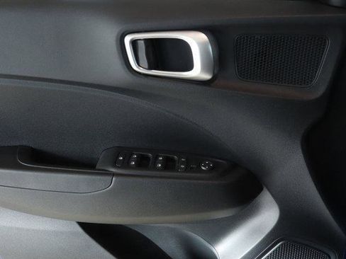 New 2025 Hyundai Venue SEL image 17