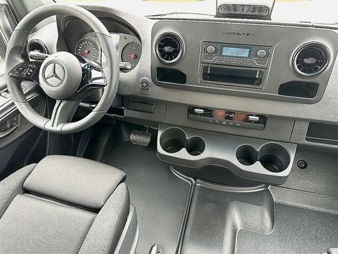 Used 2025 Mercedes-Benz Sprinter 2500 image 20