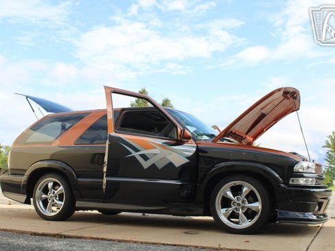 Used 2001 Chevrolet Blazer Xtreme w/ Preferred Equipment Group RWD image 6