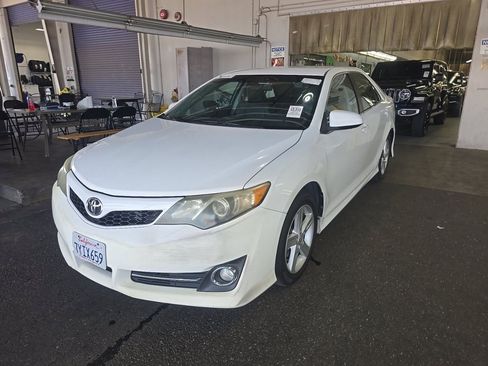 Used 2013 Toyota Camry SE FWD image 1