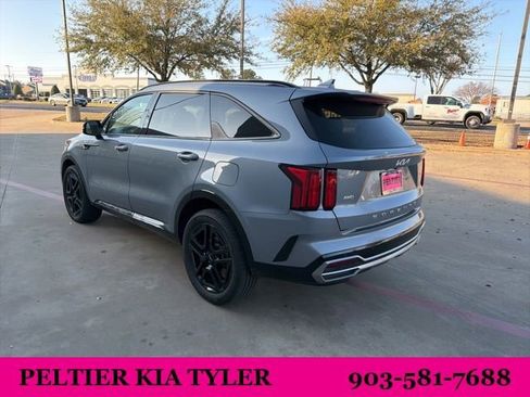 Certified 2022 Kia Sorento SX image 10
