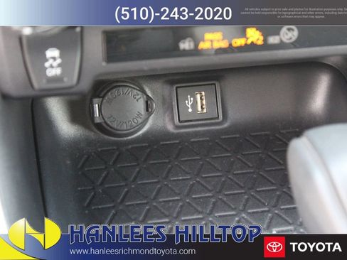 Used 2025 Toyota RAV4 XLE AWD/4WD image 22