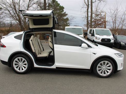 Used 2019 Tesla Model X 100D image 9