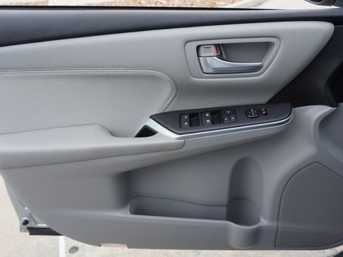 Used 2015 Toyota Camry XLE w/ Moonroof Package FWD image 23