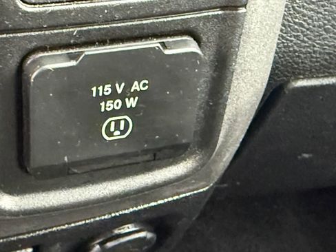 Used 2018 RAM 1500 SLT image 27