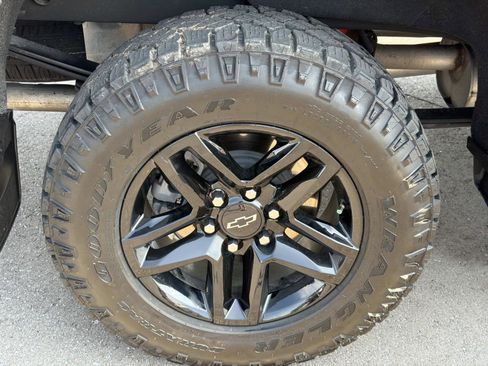 Certified 2021 Chevrolet Silverado 1500 LT Trail Boss w/ Safety Package AWD/4WD image 11