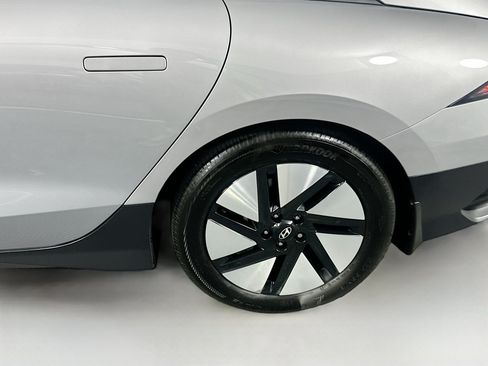 Used 2024 Hyundai Ioniq 6 SE RWD image 11