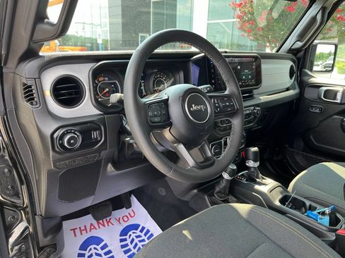 Used 2025 Jeep Wrangler Unlimited Sport AWD/4WD image 7