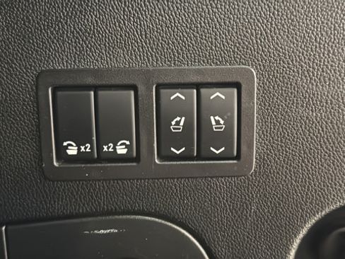 Used 2020 GMC Yukon SLT AWD/4WD image 32