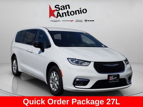 New 2026 Chrysler Pacifica Select image 2