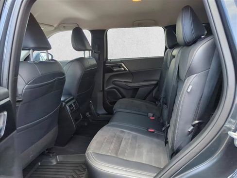 Used 2024 Mitsubishi Outlander SE AWD/4WD image 19