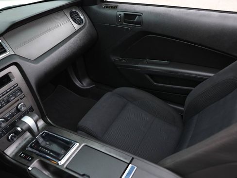 Used 2010 Ford Mustang Convertible RWD image 24