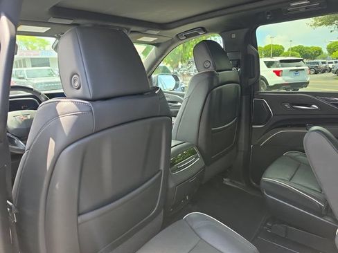Used 2023 Cadillac Escalade ESV Sport AWD/4WD image 16