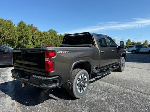 Used 2023 Chevrolet Silverado 2500 Custom w/ Custom Value Package AWD/4WD image 5