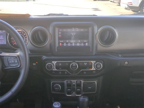 Used 2023 Jeep Gladiator Sport image 19