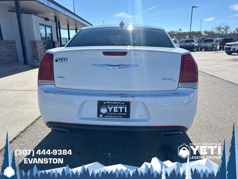 Used 2017 Chrysler 300 C AWD/4WD image 4