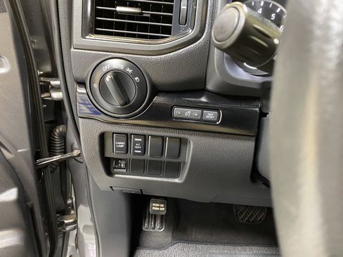 Used 2024 Nissan Titan SV w/ SV Convenience Package image 32