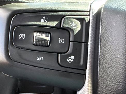 Used 2023 GMC Yukon SLT w/ SLT Luxury Package image 16