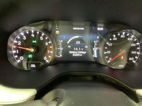 Used 2023 Jeep Compass Limited image 33