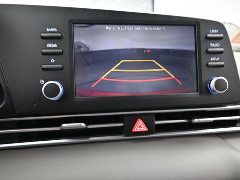 Used 2022 Hyundai Elantra SE w/ Cargo Package image 19