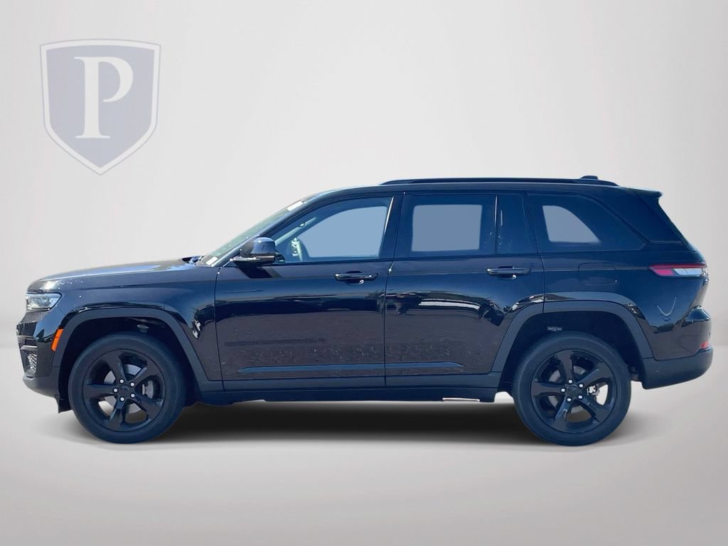 Used 2023 Jeep Grand Cherokee Altitude AWD/4WD image 5