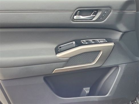 New 2025 Nissan Pathfinder Platinum image 6