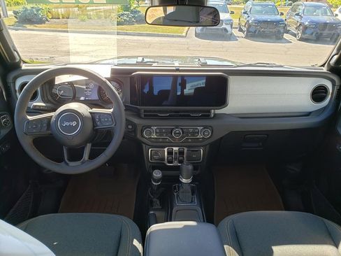 Used 2025 Jeep Gladiator Sport image 11