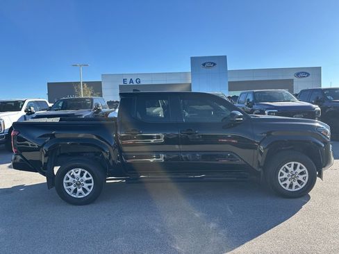 Used 2024 Toyota Tacoma SR5 image 9