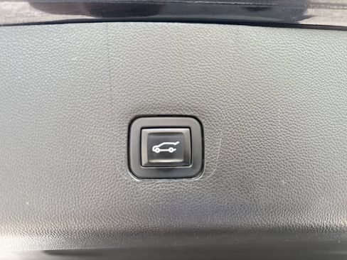 Used 2019 Chevrolet Traverse LT w/ LT Premium Package AWD/4WD image 10