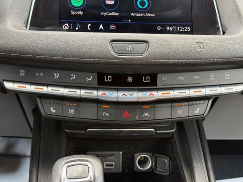 Used 2019 Cadillac XT4 Premium Luxury AWD/4WD image 17