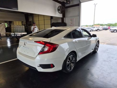 Used 2018 Honda Civic EX-T image 3