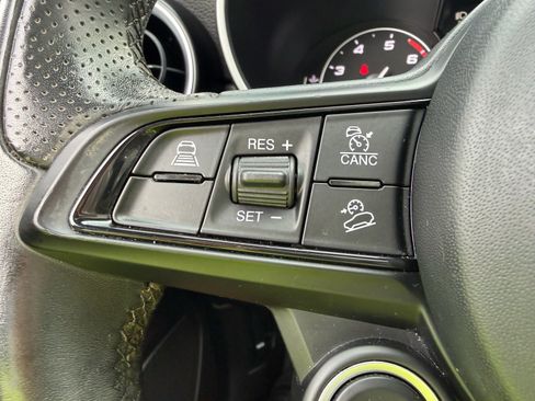 Used 2022 Alfa Romeo Stelvio Ti AWD/4WD image 31