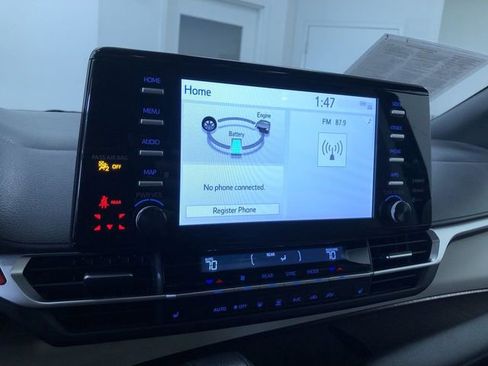 Used 2023 Toyota Sienna XLE image 29