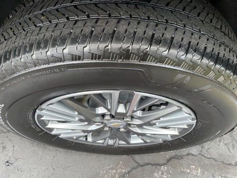 Used 2025 Chevrolet Traverse LT image 31