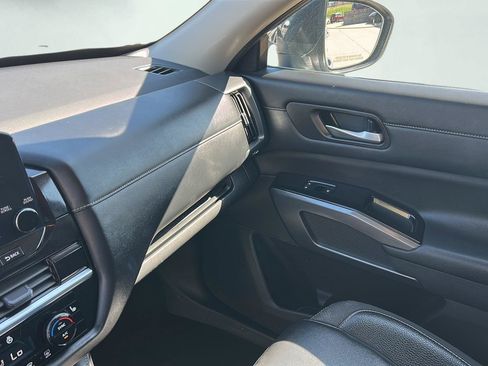 Used 2023 Nissan Pathfinder SL AWD/4WD image 19