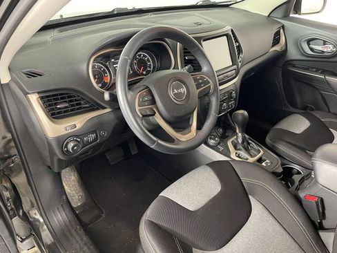 Used 2014 Jeep Cherokee Latitude w/ Comfort/Convenience Group AWD/4WD image 3