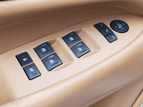 Used 2017 Cadillac Escalade ESV Platinum image 21