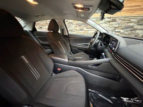 Used 2023 Hyundai Elantra SEL image 15