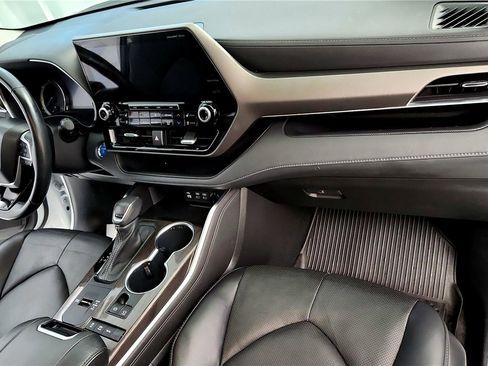 Used 2022 Toyota Highlander Limited image 16