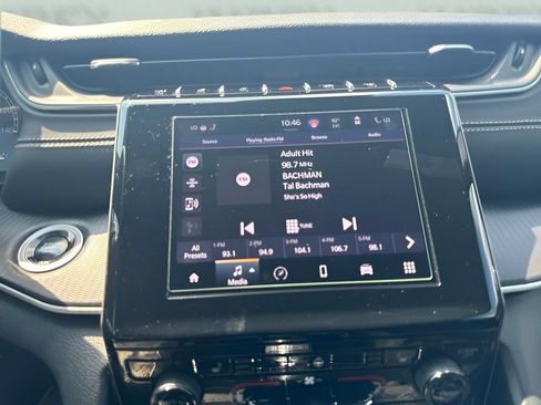 Used 2024 Jeep Grand Cherokee L Altitude AWD/4WD image 11