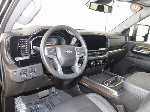 Used 2024 Chevrolet Silverado 2500 LT w/ Midnight Edition image 27