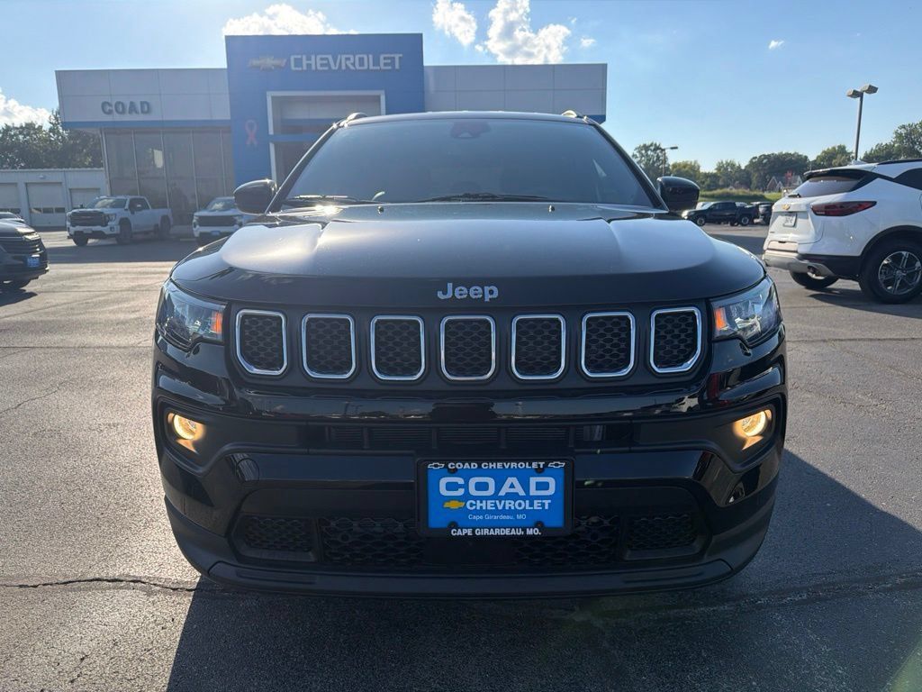 Used 2023 Jeep Compass Latitude w/ Convenience Group AWD/4WD image 8