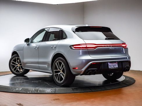 Used 2025 Porsche Macan image 3