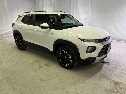 Used 2023 Chevrolet TrailBlazer LT w/ Convenience Package image 2