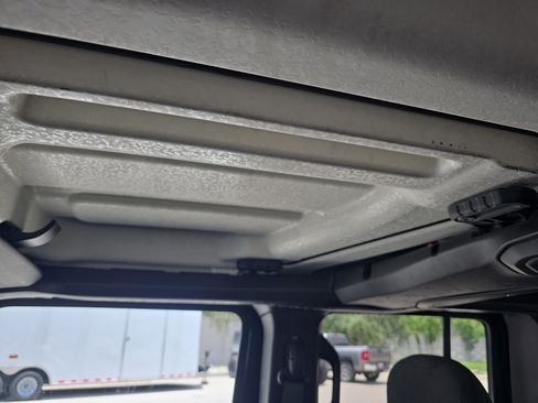 Used 2025 Jeep Gladiator Mojave AWD/4WD image 16