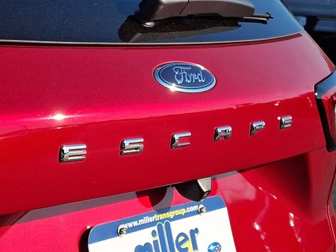 Certified 2023 Ford Escape Platinum AWD/4WD image 29