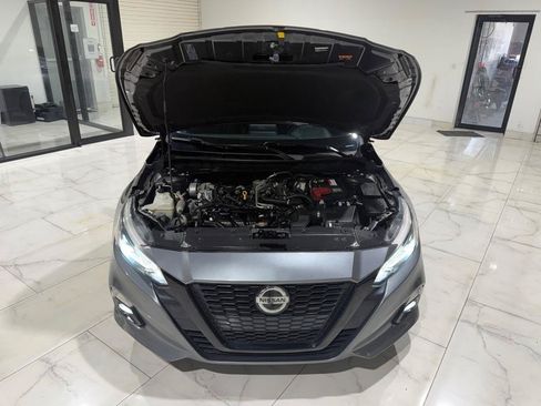 Used 2022 Nissan Altima 2.5 SR w/ Midnight Edition Package FWD image 4