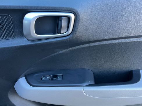 Certified 2025 Hyundai Venue SEL image 23